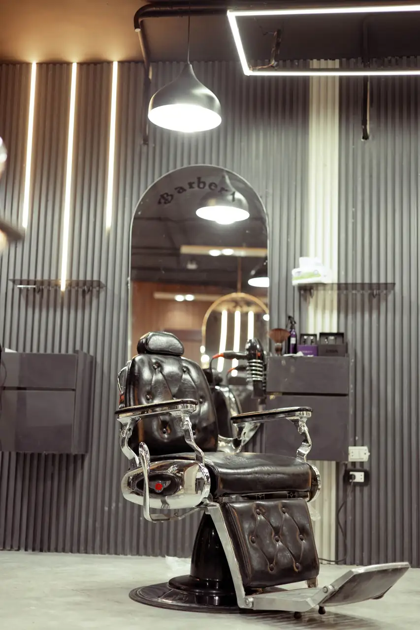 Vintage Barber Stuhl im Northcedaratelier