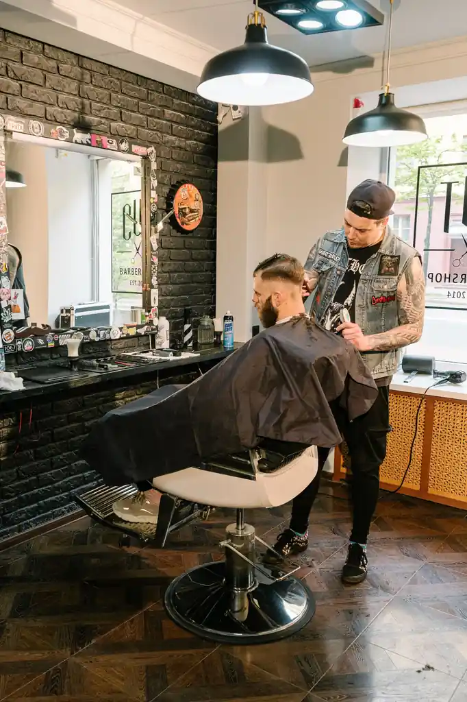 Modernes Haarstyling Ergebnis